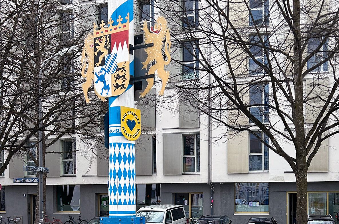 Maibaum Untergiesing; Bud Spenzer Heart Chor-Schild