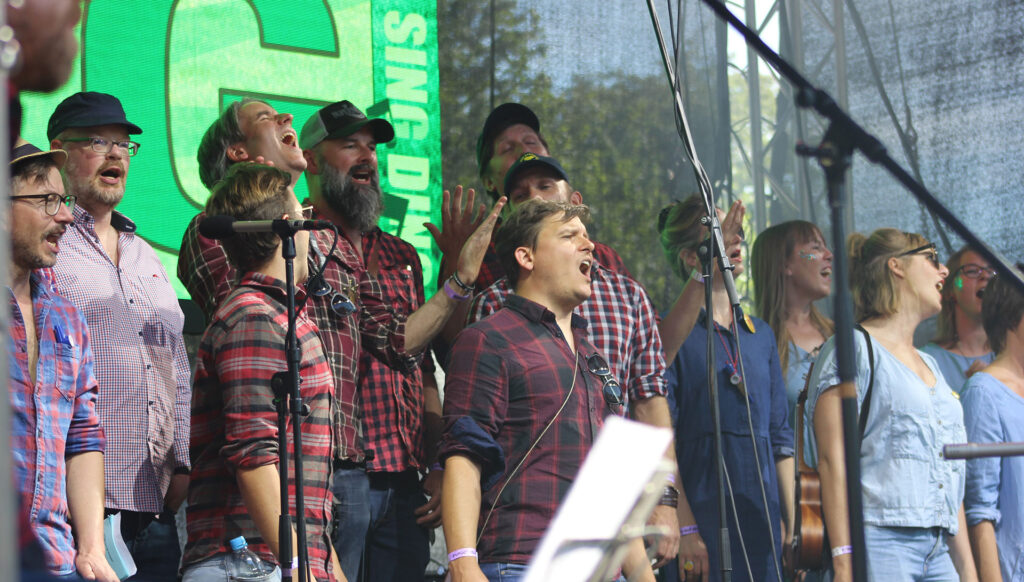 Sängerinnen des Bud Spenzer Heart Chor beim Isarinselfest 2024