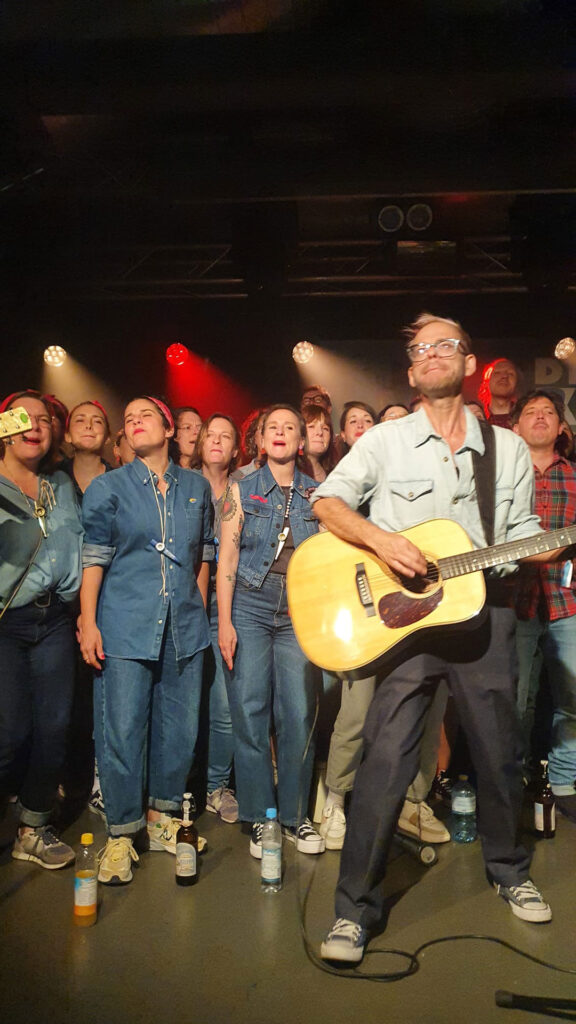 Bud Spenzer Heart Chor auf der Bühne beim Erlanger Kneipenchorfest 2024