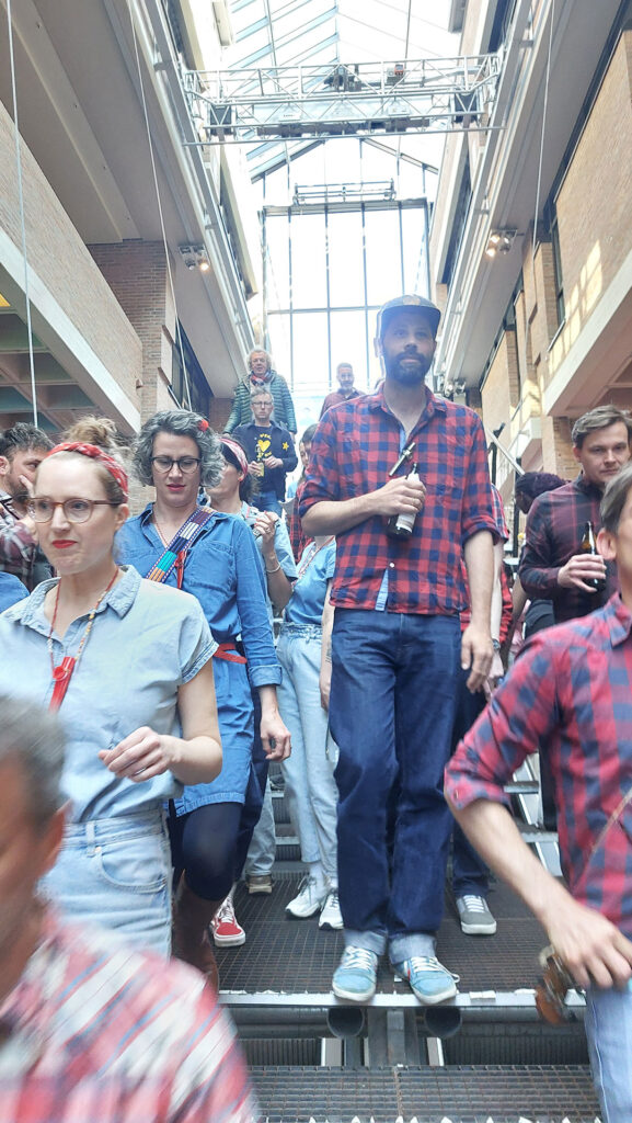 Bud Spenzer Heart Chor auf der Treppe im FatCat München