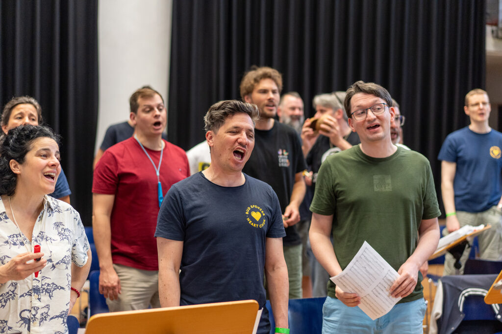 Heavy singing: die Sänger des Bud Spenzer Heart Chor geben alles beim Probenwochenende auf Alteglofsheim