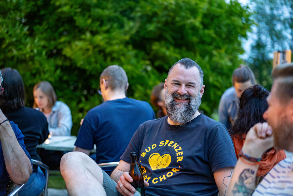 Beim Chillen nach dem Proben: Bud Spenzer Heart Chor auf Alteglofsheim