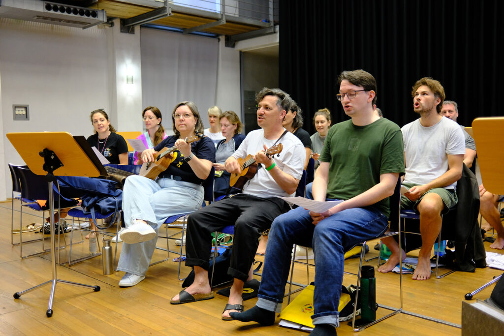 Ukulelen-Gang vom Bud Spenzer Heart Chor beim Probenwochenende auf Alteglofsheim