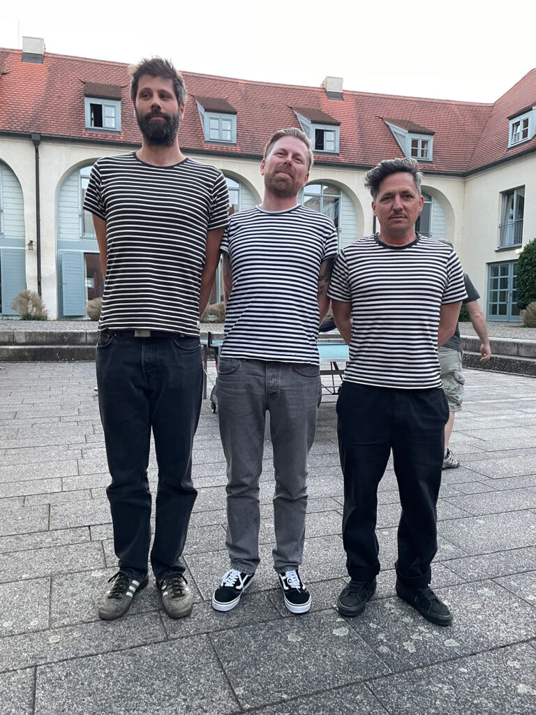 Stripes and stripes and stripes: die Boys vom Bud Spenzer Heart Chor in Streifenshirts beim Probenwochenende auf Alteglofsheim