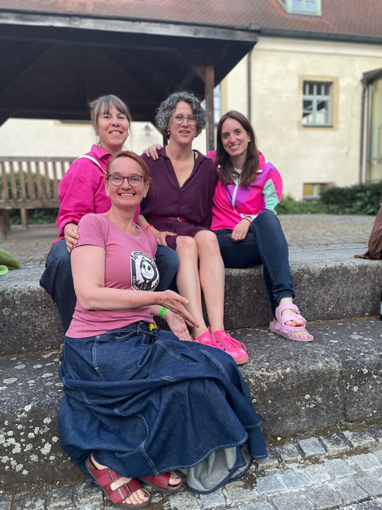 Happy Pausen-Girls in Pink: Bud Spenzer Heart Chor-Probenwochenende auf Alteglofsheim