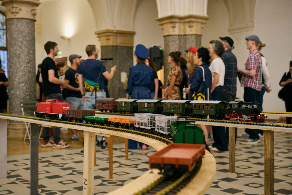 BSHC bei der Vernissage von Grand Central - Chor singt ein Lied aus seinem Repertoire